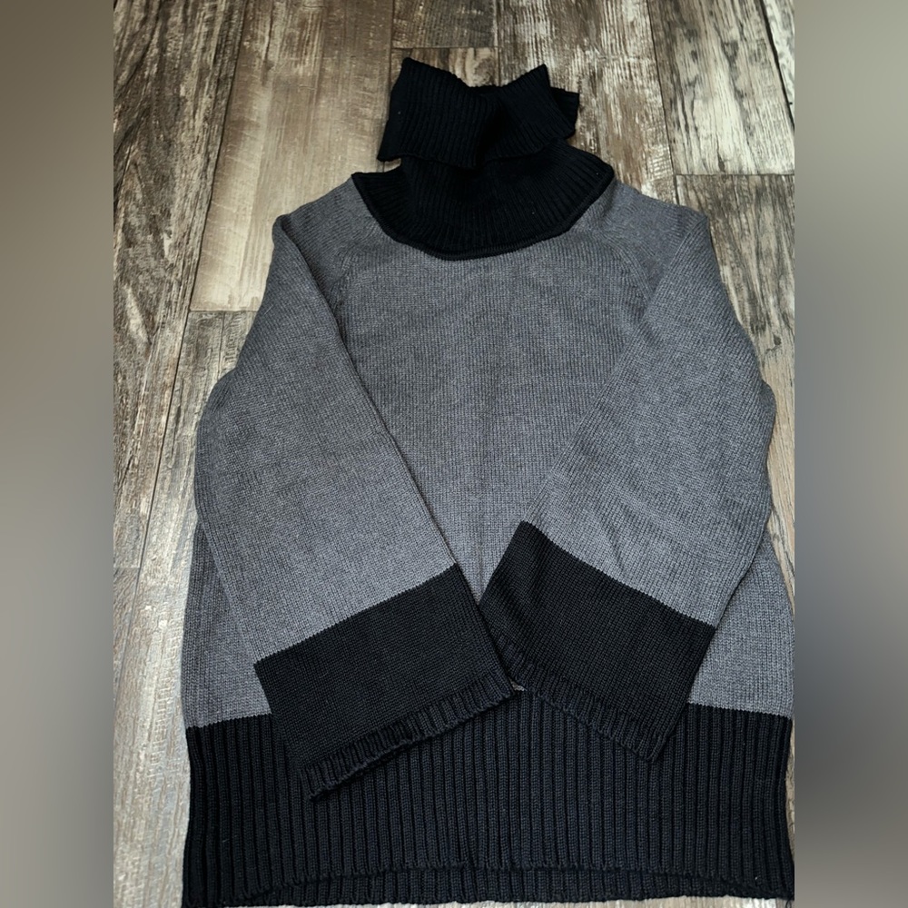 Thick Karen Scott cowl neck sweater gray and black